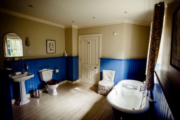 bathroom Rathmullan